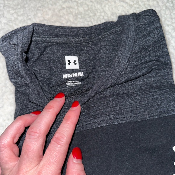 Under Armour Tee - Picture 2 of 4